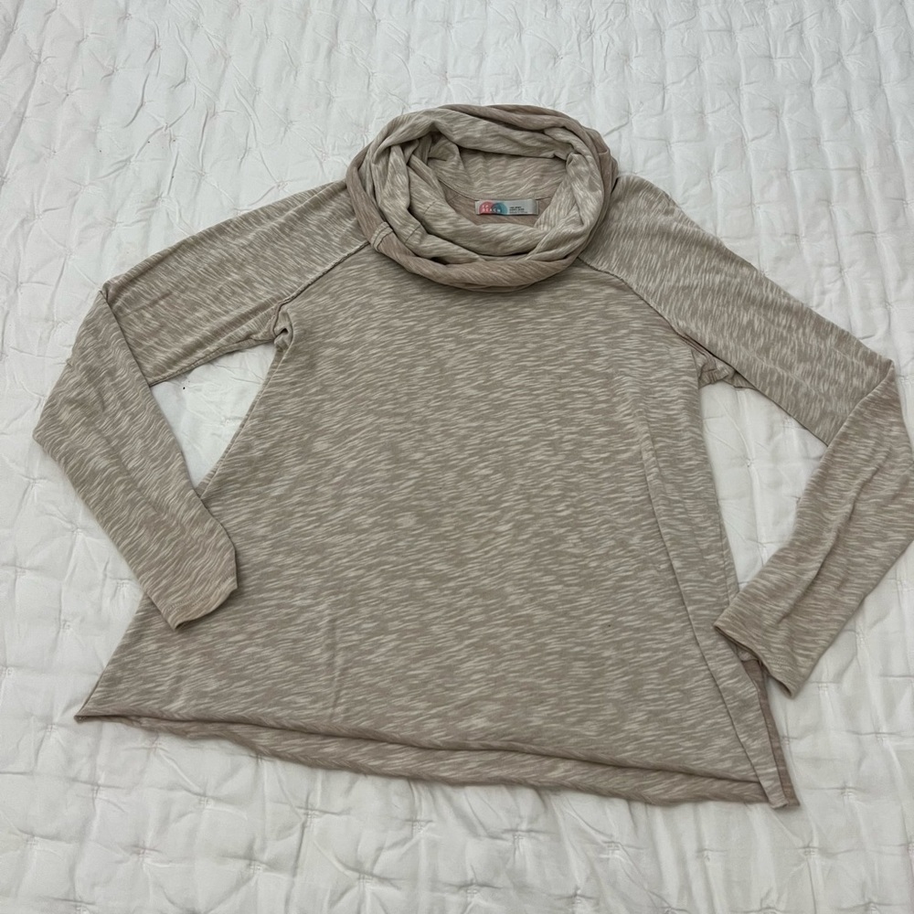 Free People Beach Cowl Neck long Sleeve Shirt Sz M/L